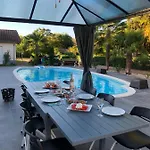 Avec Piscine *